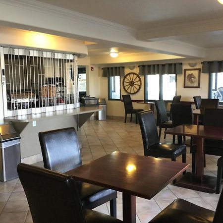 ซูเปอร์ 8 บาย วินด์แฮม ไฮ ริเวอร์ แอลเบอร์ตา Hotel High River ภายนอก รูปภาพ