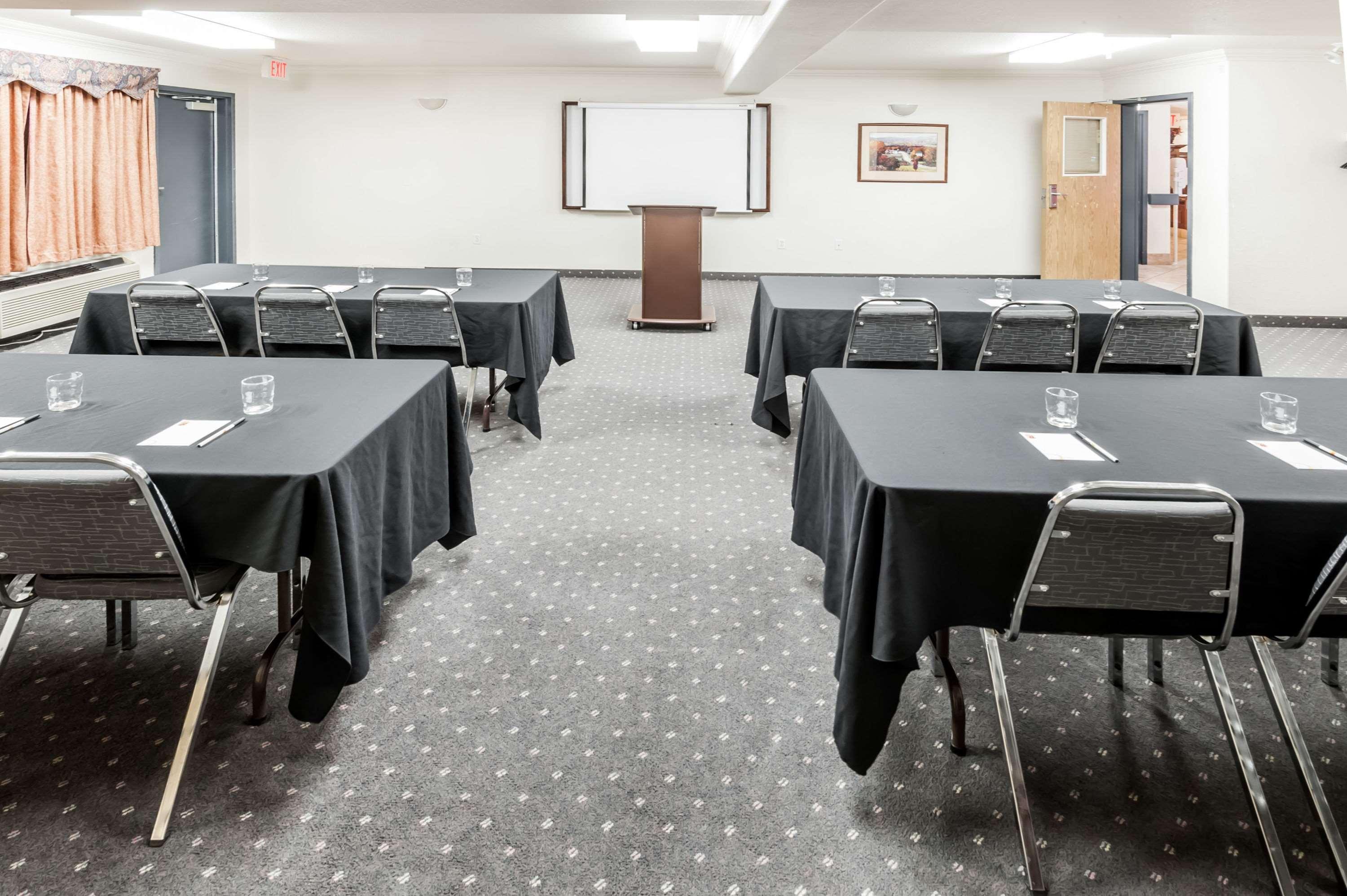 ซูเปอร์ 8 บาย วินด์แฮม ไฮ ริเวอร์ แอลเบอร์ตา Hotel High River ภายนอก รูปภาพ